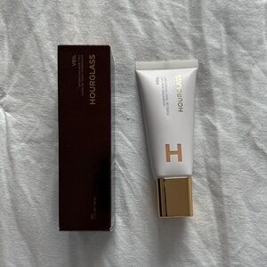 Hourglass Veil Hydrating Skin Tint Foundation